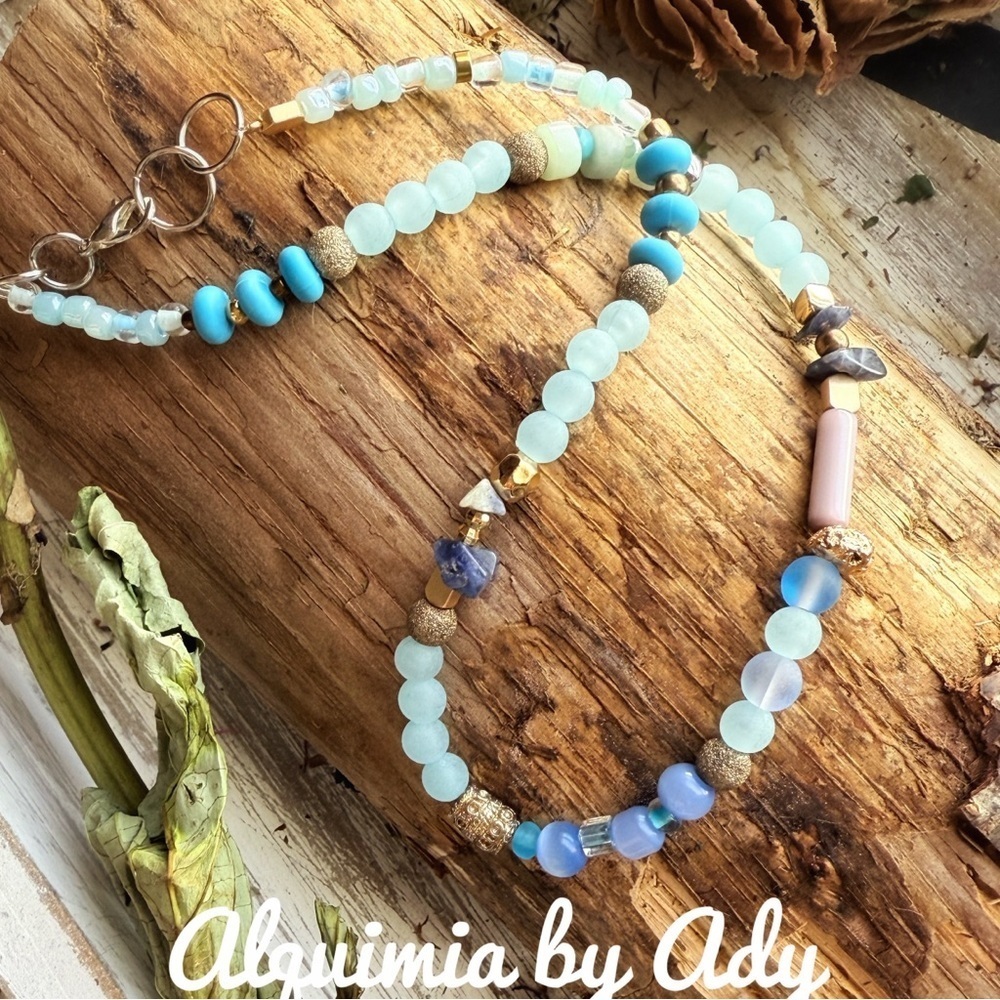 Alquimia Blue and Gold Necklace with Elegant Design